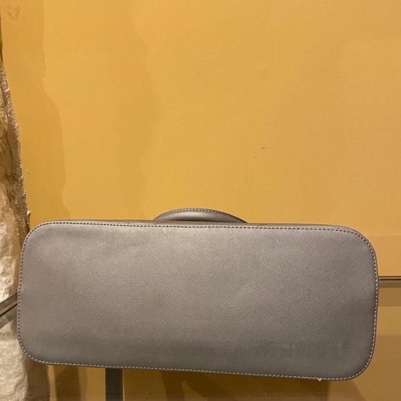 NWT Kenneth Cole Reaction Silver Dome Bag - Picture 6 of 8